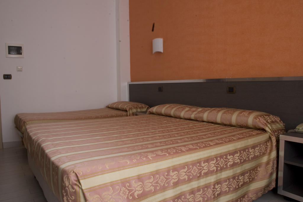 Hotel Renato Sesto San Giovanni Habitación foto