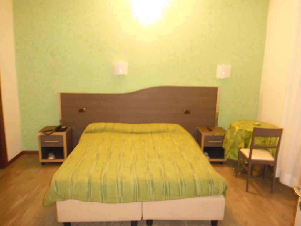 Hotel Renato Sesto San Giovanni Habitación foto