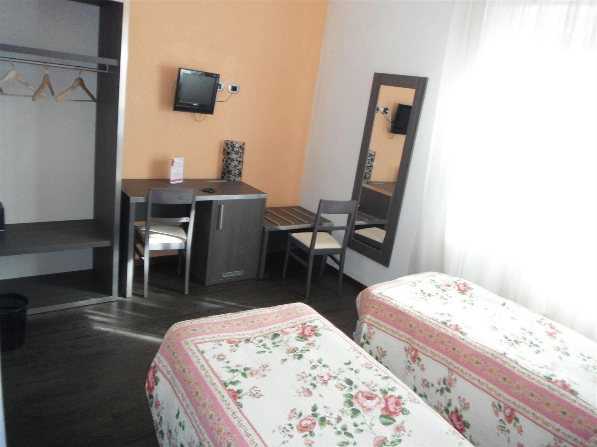 Hotel Renato Sesto San Giovanni Exterior foto